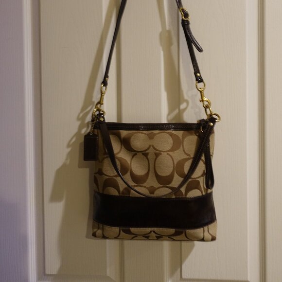 COACH HANDBAG - Picture 2 of 10